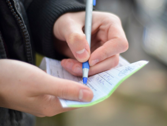 19-latek w Audi stracił prawo jazdy i pieniądze...