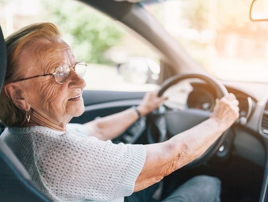 Czy seniorzy stracą prawo jazdy? Parlament UE podjął rozsądną decyzję