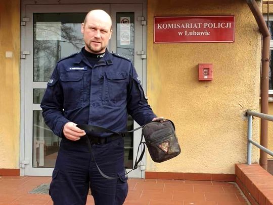 Mieszkaniec Lubawy znalazł saszetkę, a w niej 10 tysięcy złotych i oddal wszystko policjantom