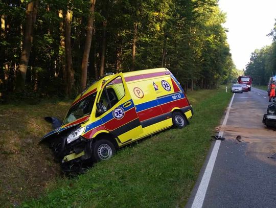 Nie zachował ostrożności i skasował karetkę