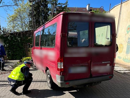 Niesprawnym autem na wycieczkę. Interweniowała policja z Nowego Miasta