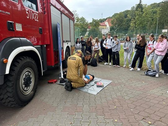 Pierwsza pomoc na wyciągnięcie ręki – uczniowie zdobywają cenne umiejętności