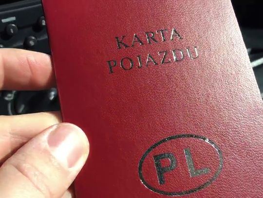 Podrabiał faktury ze sprzedaży pojazdów. Usłyszał 11 zarzutów