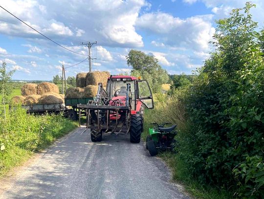 Quad z dwójką dzieci zderzył się z ciągnikiem. Dzieci trafiły do szpitala