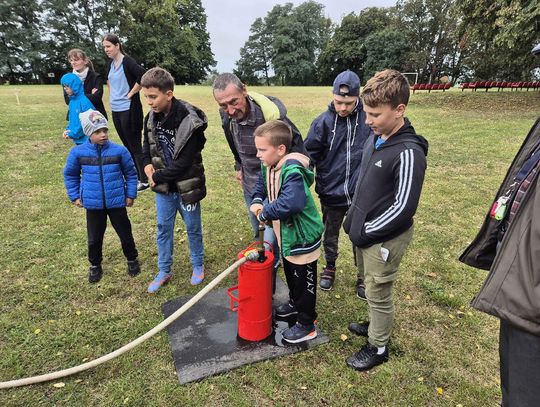 Rodzinna zabawa w Mątykach: Piknik z pokazem strażackim i sportową rywalizacją