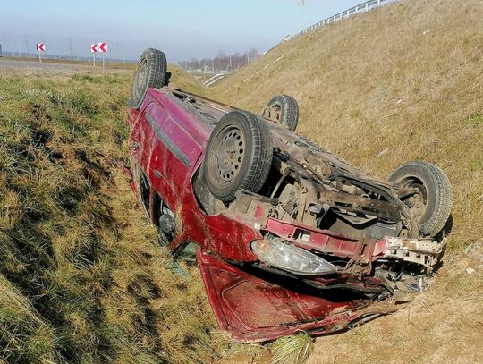 Wypadek na trasie S7, w pobliżu Wiśniewa. Ranna kierująca i jej dwoje dzieci