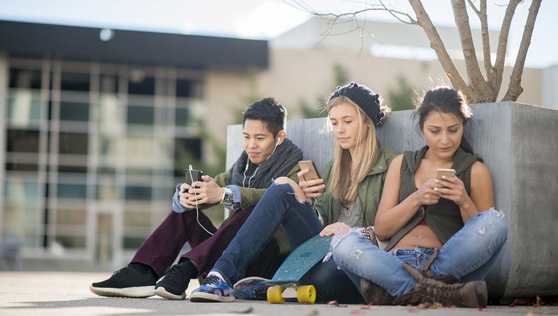 Czy w polskich szkołach zakażą używania smartfonów?