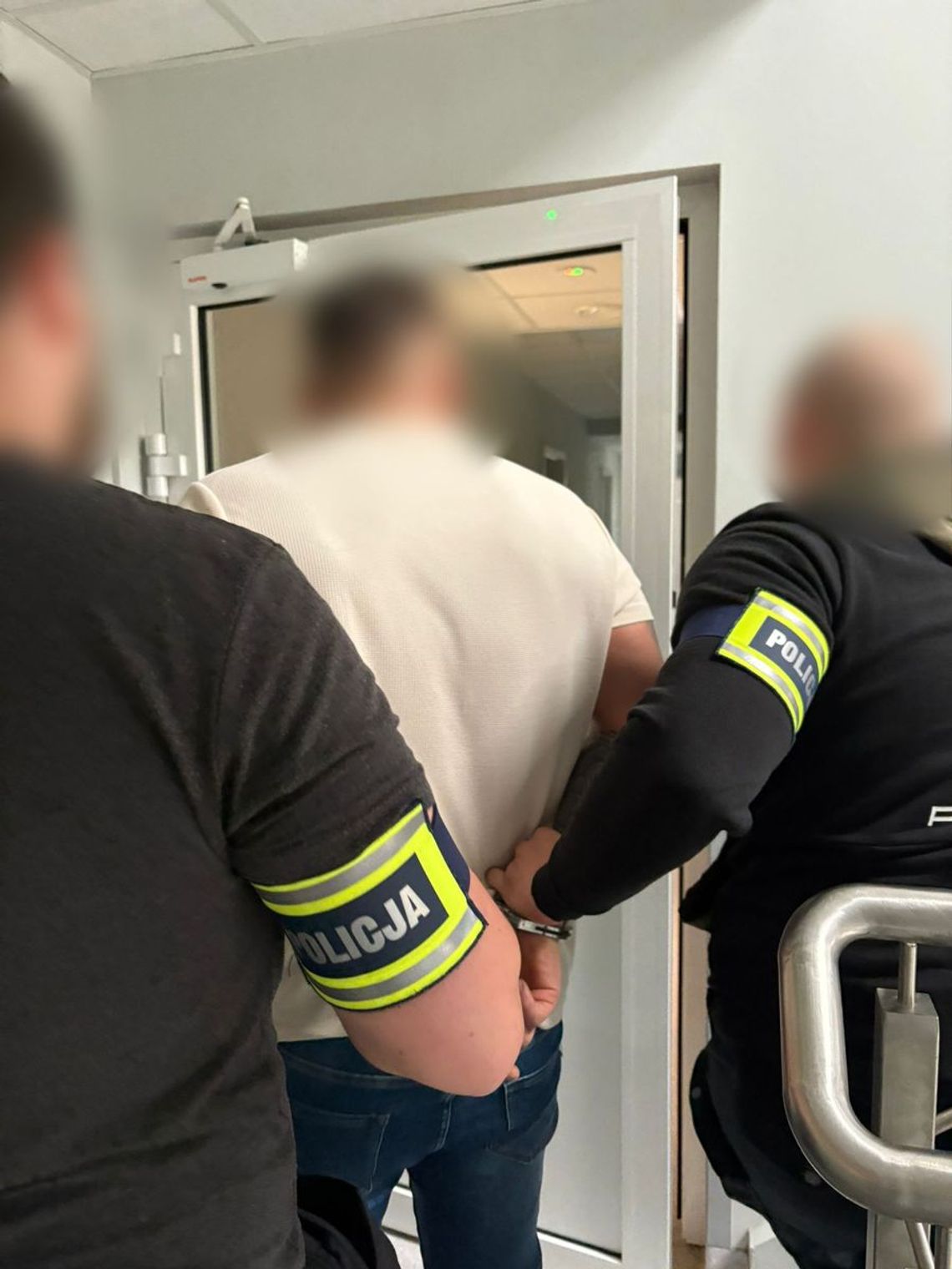 Dociekliwość i dobra współpraca policjantów doprowadziła do zatrzymania dwóch złodziei samochodowych