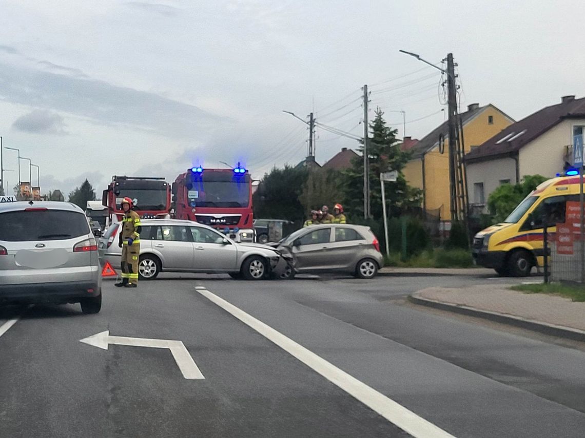 Kolizja na Jagiellońskiej i w Ostrowitem. Poranne interwencje służb ratunkowych