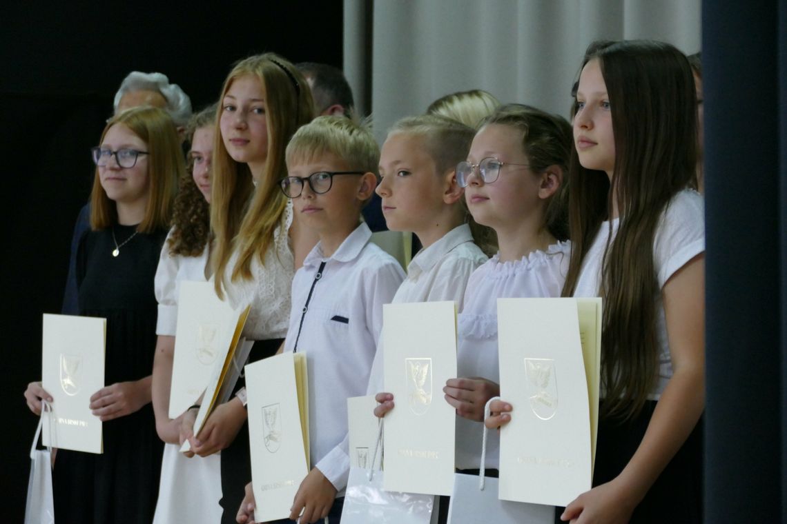 Najlepsi z najlepszych. Uczniowie z gminy Biskupiec wyróżnieni [ZDJĘCIA]