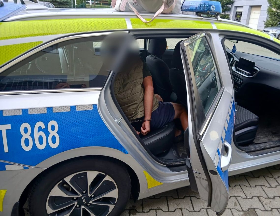 Najpierw rowerem, następnie pieszo próbował uciec przed policjantami. Był poszukiwany listem gończym