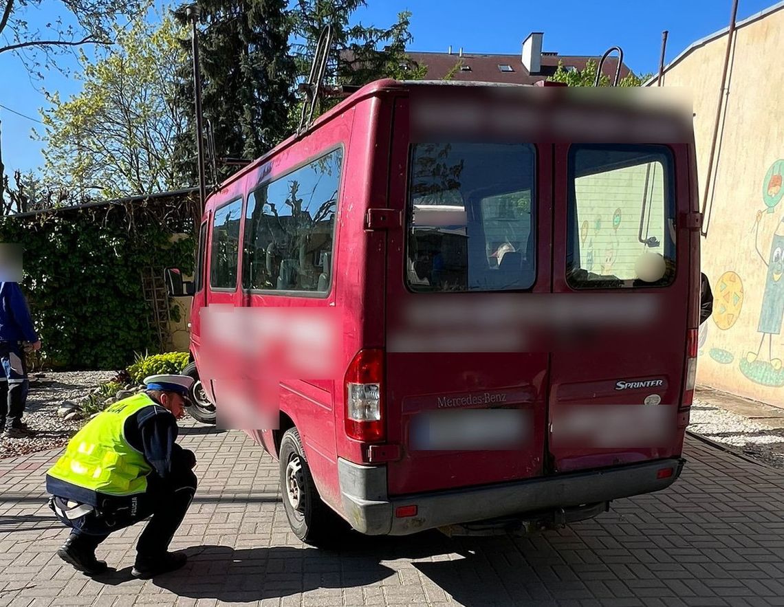 Niesprawnym autem na wycieczkę. Interweniowała policja z Nowego Miasta