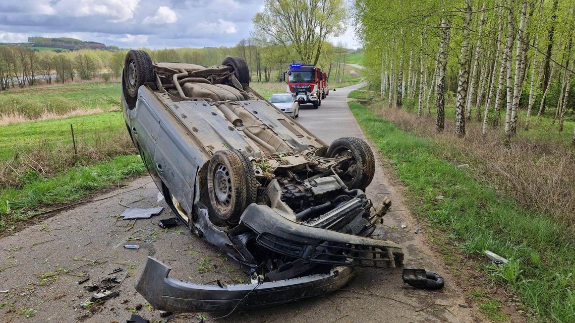 Wypadek w Mikołajkach, dwie osoby poszkodowane. W akcji LPR