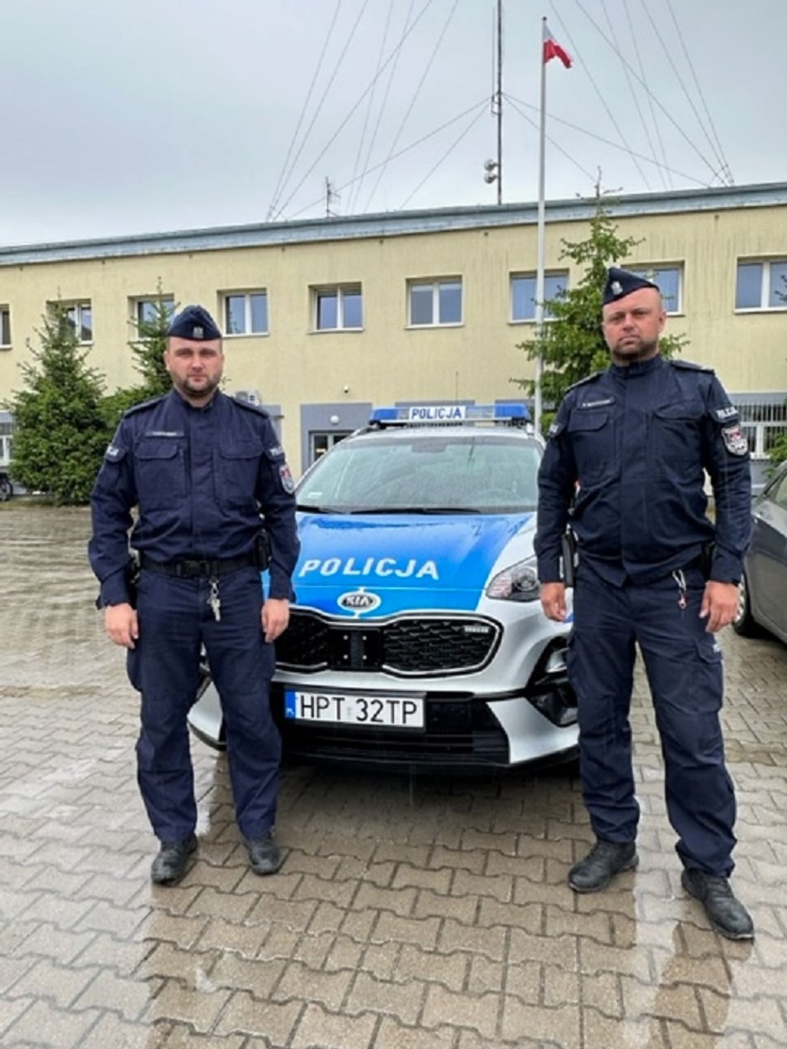 Policjanci w Dąbrównie uratowali nieprzytomną kobietę