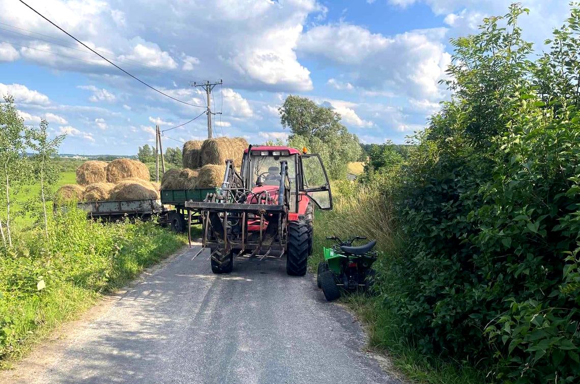 Quad z dwójką dzieci zderzył się z ciągnikiem. Dzieci trafiły do szpitala