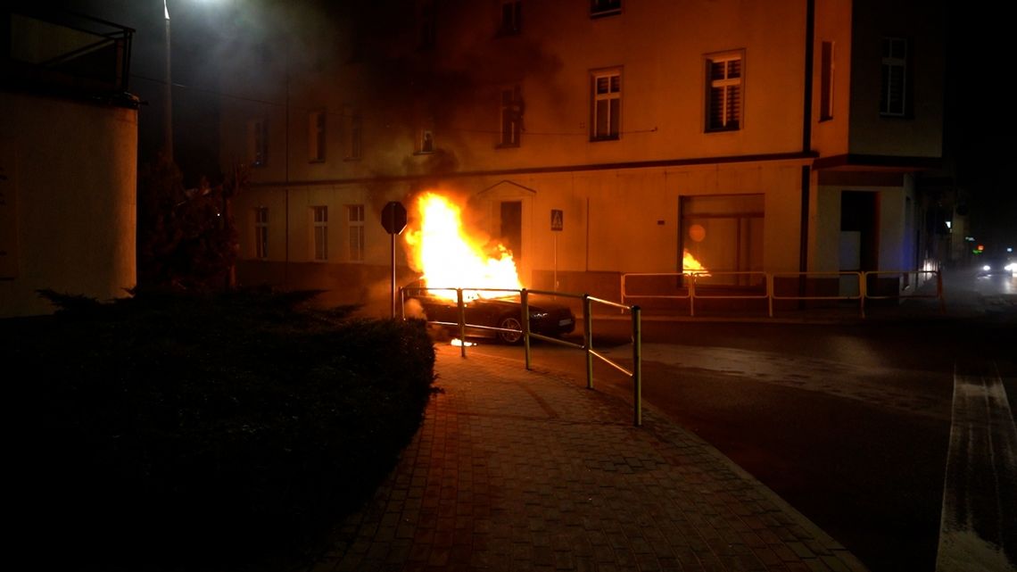 Spłonął samochód w centrum Lubawy