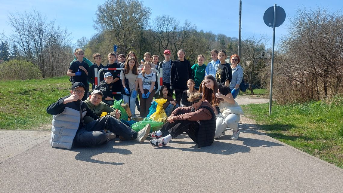 "Sprzątnij z nami Warmię i Mazury". Uczniowie dwójki wykazali się wiedzą