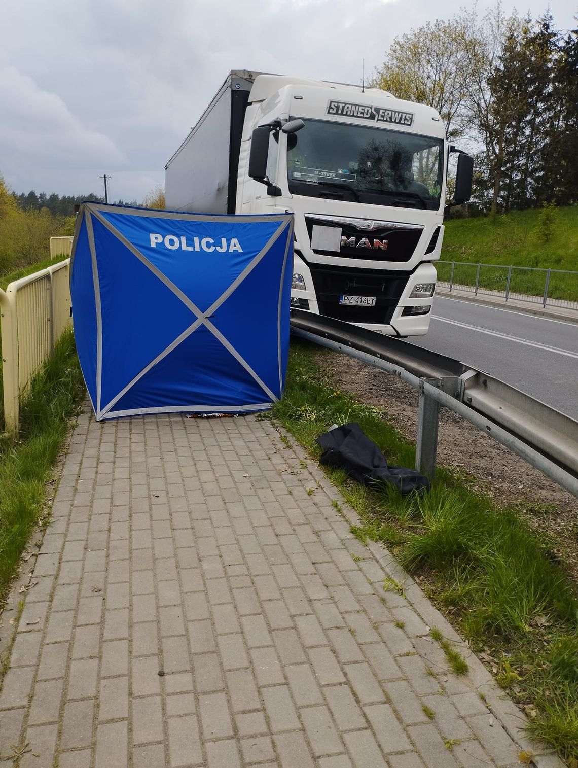 Tragiczne zdarzenie na trasie do Olsztyna. Nie żyje kierowca TIR-a