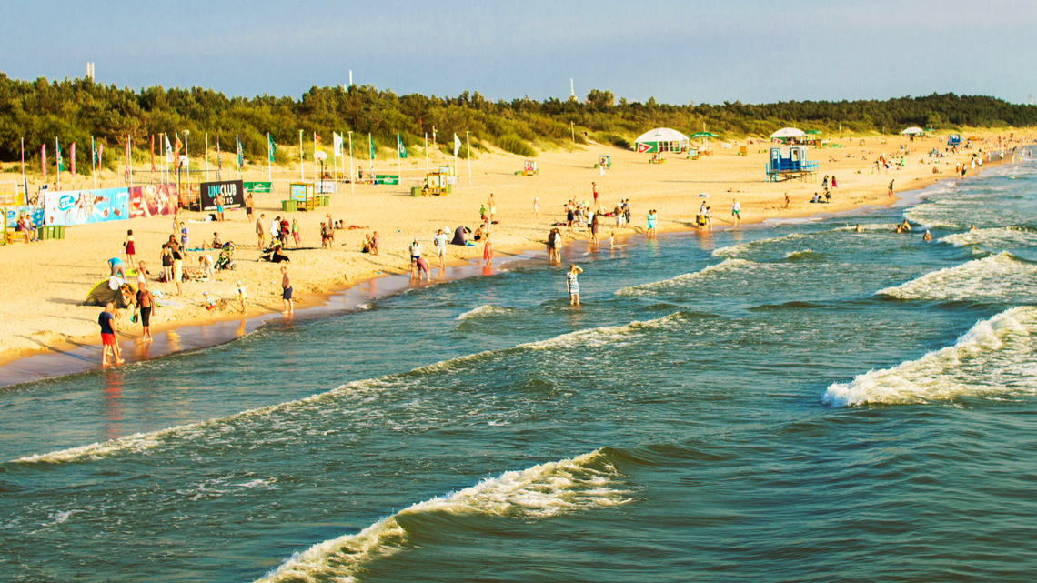 Na plaży bez spokoju: Co najbardziej denerwuje Polaków w sezonie letnim?