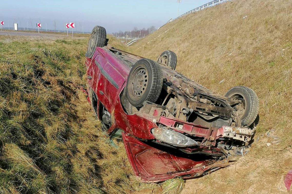 Wypadek na trasie S7, w pobliżu Wiśniewa. Ranna kierująca i jej dwoje dzieci